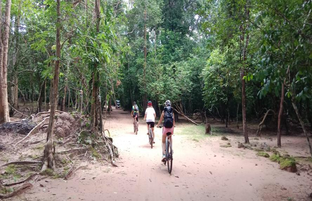 sunrise bike tour Angkor wat